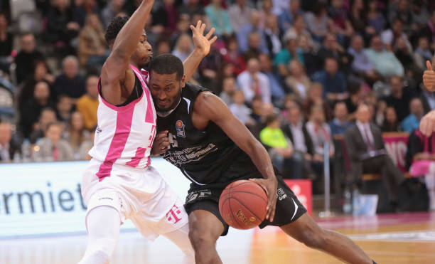 巴萨通过更 巴萨通过更